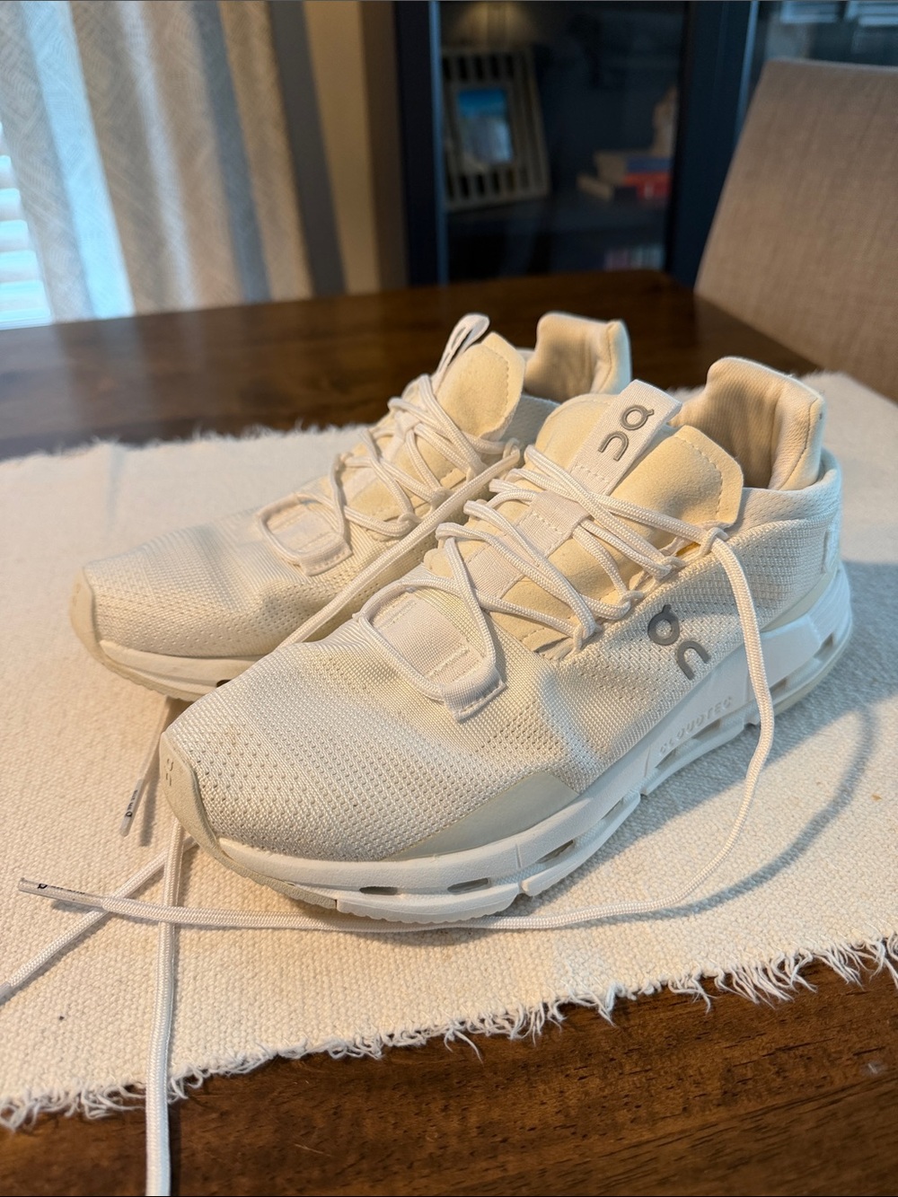 Womenโs On Running Cloud Sneaker in White size 7
